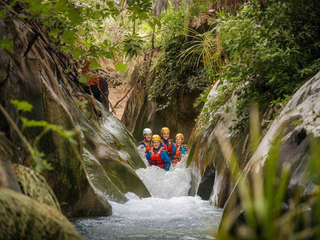 Aventure en canyoning dans la forêt tropicale guadeloupéenne