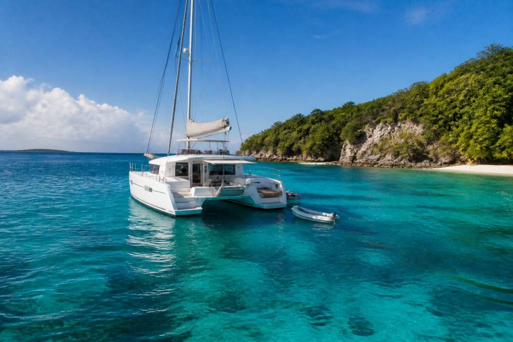Bateau gite en Guadeloupe : séjourner au plus près des plus belles escales maritimes